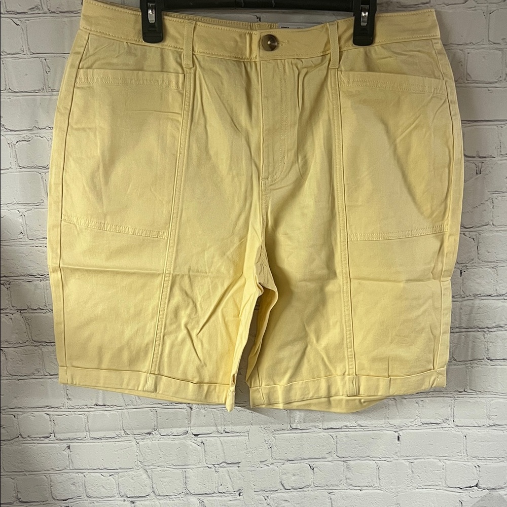 Size 18 New with tags Croft & Barrow Yellow Casual Shorts